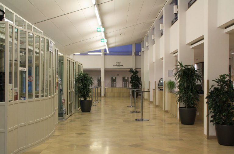 Grossansicht in neuem Fenster: Foyer Stadthalle 1